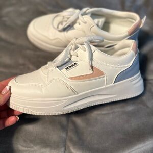 Women’s stylish sneakers